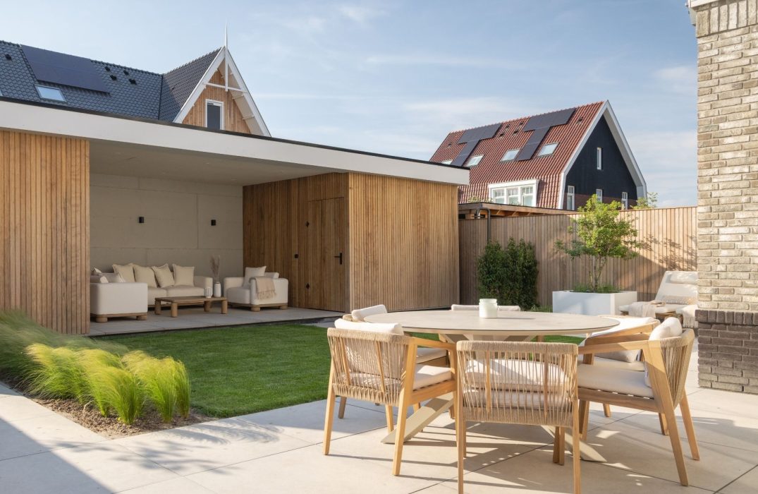 Onderhoudsvriendelijke nieuwbouwtuin met overkapping